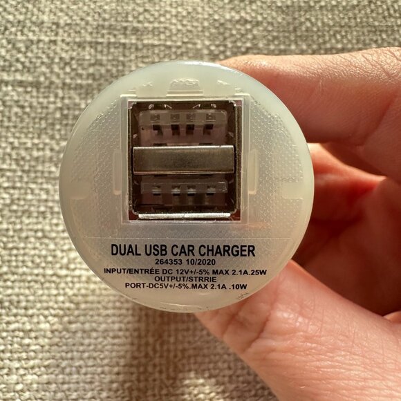 White Dual USB Universal Adapter Car Charger - Picture 8 of 11